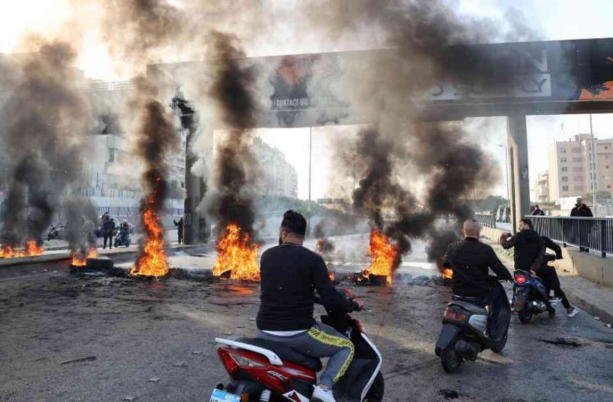 Lebanon protests shut down roads and disrupt public transport